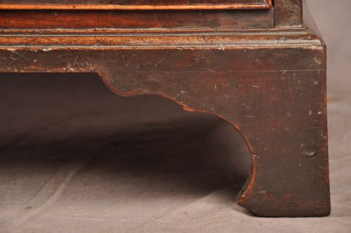 SMALL 18TH CENTURY MAHOGANY CHEST OF DRAWERS - ADDITIONAL PHOTO 4