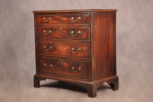 SMALL 18TH CENTURY MAHOGANY CHEST OF DRAWERS - ADDITIONAL PHOTO 6