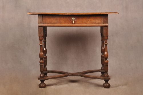 RARE 17TH CENTURY OAK SIDE TABLE - ADDITIONAL PHOTO 3