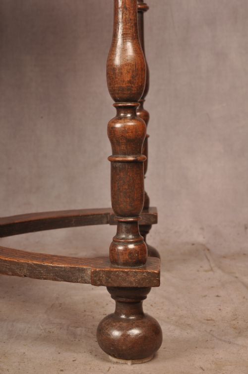 RARE 17TH CENTURY OAK SIDE TABLE - ADDITIONAL PHOTO 5