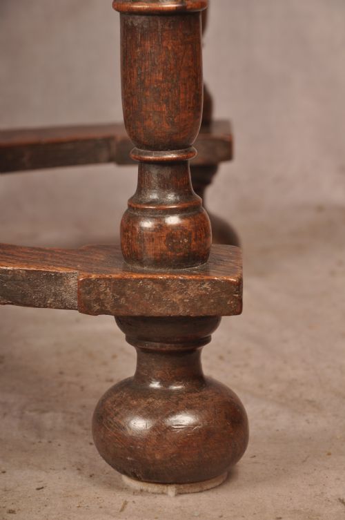 RARE 17TH CENTURY OAK SIDE TABLE - ADDITIONAL PHOTO 6