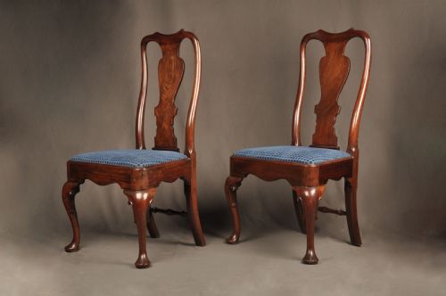 A FINE PAIR OF GEORGE I MAHOGANY SIDE CHAIRS - ADDITIONAL PHOTO 1