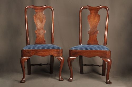 A FINE PAIR OF GEORGE I MAHOGANY SIDE CHAIRS - ADDITIONAL PHOTO 2