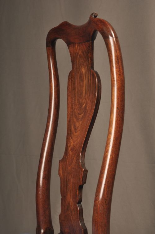 A FINE PAIR OF GEORGE I MAHOGANY SIDE CHAIRS - ADDITIONAL PHOTO 3