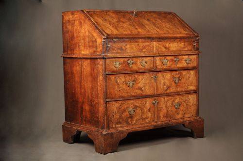 RARE QUEEN ANNE BURR WALNUT BUREAU - ADDITIONAL PHOTO 2
