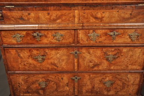 RARE QUEEN ANNE BURR WALNUT BUREAU - ADDITIONAL PHOTO 3