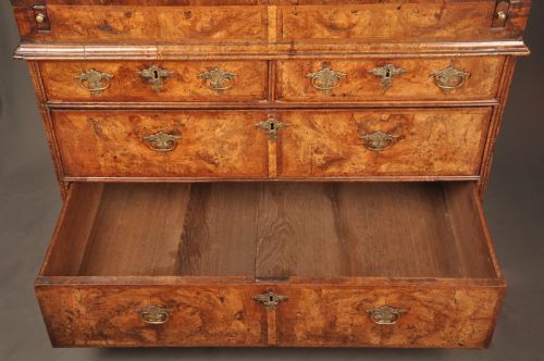 RARE QUEEN ANNE BURR WALNUT BUREAU - ADDITIONAL PHOTO 4