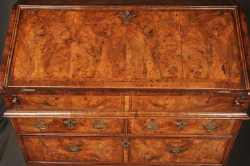RARE QUEEN ANNE BURR WALNUT BUREAU - ADDITIONAL PHOTO 6