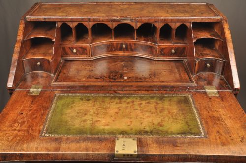 RARE QUEEN ANNE BURR WALNUT BUREAU - ADDITIONAL PHOTO 8