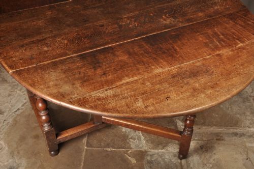 LARGE 17TH CENTURY OAK GATELEG TABLE - ADDITIONAL PHOTO 8