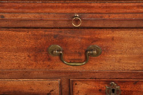 FINE QUALITY 18TH CENTURY MAHOGANY KNEEHOLE DESK - ADDITIONAL PHOTO 1