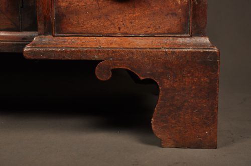 FINE QUALITY 18TH CENTURY MAHOGANY KNEEHOLE DESK - ADDITIONAL PHOTO 3