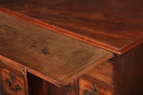 FINE QUALITY 18TH CENTURY MAHOGANY KNEEHOLE DESK - ADDITIONAL PHOTO 15