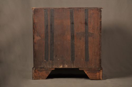 A FINE EARLY GEORGE II WALNUT CHEST OF DRAWERS OF SMALL PROPORTIONS - ADDITIONAL PHOTO 10