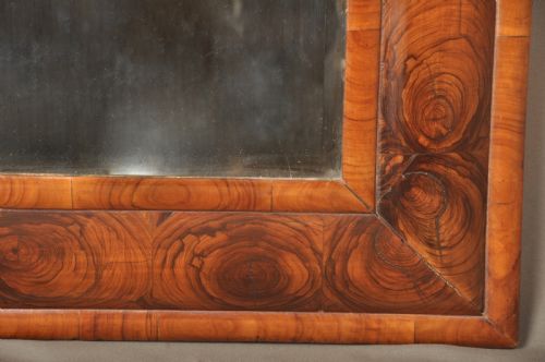 A RARE 17TH CENTURY OLIVE WOOD OYSTER MIRROR - ADDITIONAL PHOTO 1