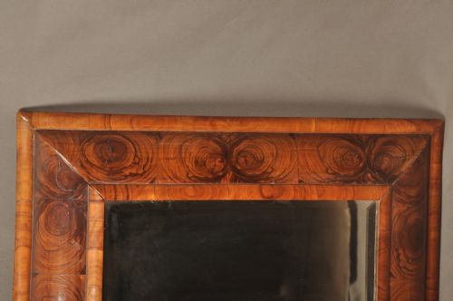 A RARE 17TH CENTURY OLIVE WOOD OYSTER MIRROR - ADDITIONAL PHOTO 2