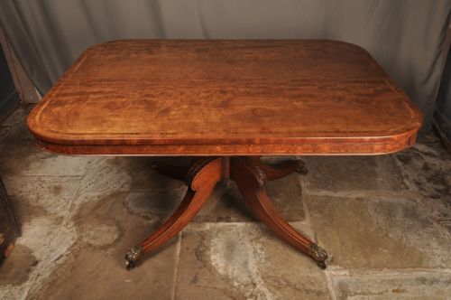 A SUPERB QUALITY REGENCY MAHOGANY BREAKFAST TABLE - ADDITIONAL PHOTO 2