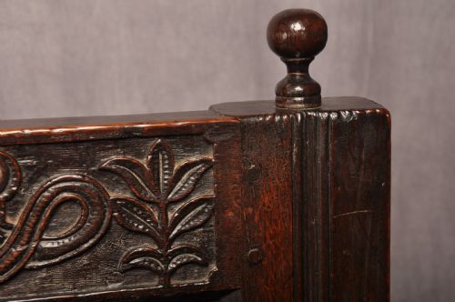RARE 17TH CENTURY OAK NORTH COUNTRY BOX SETTLE - ADDITIONAL PHOTO 4