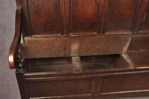 RARE 17TH CENTURY OAK NORTH COUNTRY BOX SETTLE - ADDITIONAL PHOTO 9