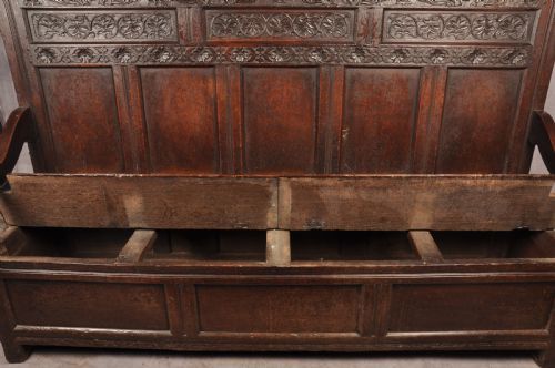 RARE 17TH CENTURY OAK NORTH COUNTRY BOX SETTLE - ADDITIONAL PHOTO 10