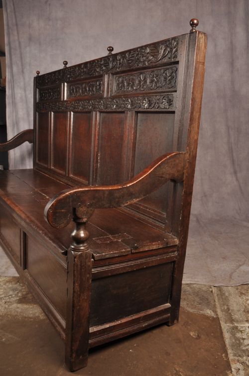 RARE 17TH CENTURY OAK NORTH COUNTRY BOX SETTLE - ADDITIONAL PHOTO 12