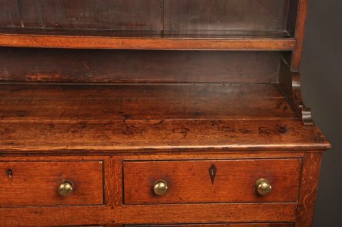 18TH CENTURY OAK DRESSER - ADDITIONAL PHOTO 4