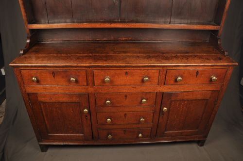 18TH CENTURY OAK DRESSER - ADDITIONAL PHOTO 5