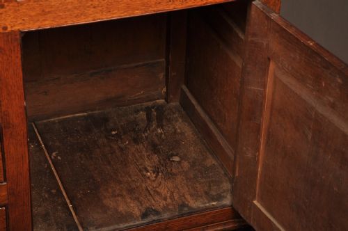 18TH CENTURY OAK DRESSER - ADDITIONAL PHOTO 8