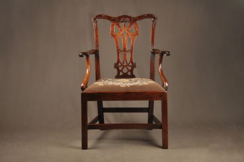 SUPERB 18TH CENTURY MAHOGANY CHIPPENDALE ARMCHAIR