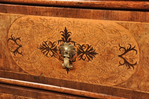17TH CENTURY WALNUT AND ARABESQUE MARQUETRY CHEST OF DRAWERS - ADDITIONAL PHOTO 5