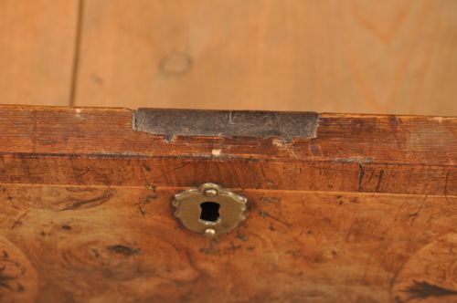 17TH CENTURY WALNUT AND ARABESQUE MARQUETRY CHEST OF DRAWERS - ADDITIONAL PHOTO 9