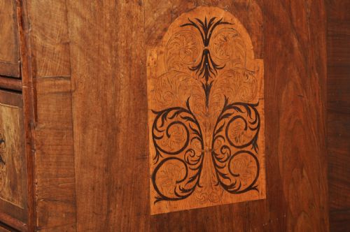 17TH CENTURY WALNUT AND ARABESQUE MARQUETRY CHEST OF DRAWERS - ADDITIONAL PHOTO 13