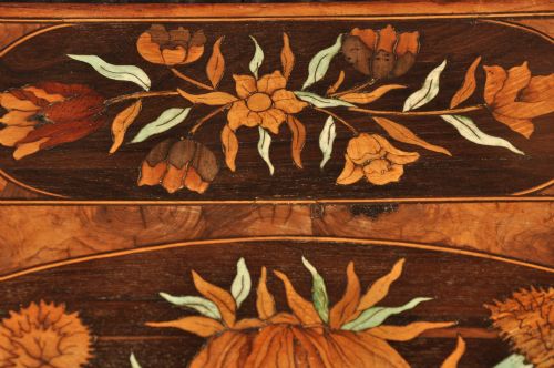 AN EXCEPTIONAL MARQUETRY CENTRE TABLE - ADDITIONAL PHOTO 9