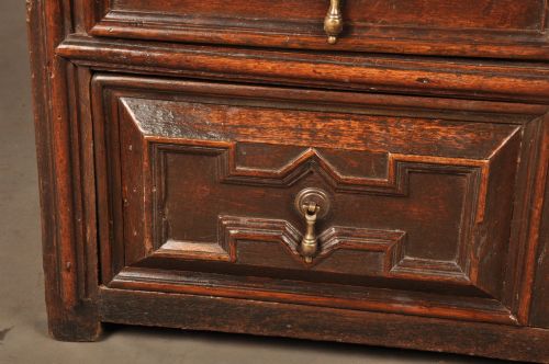 WONDERFUL 17TH CENTURY OAK CHEST OF DRAWERS - ADDITIONAL PHOTO 5