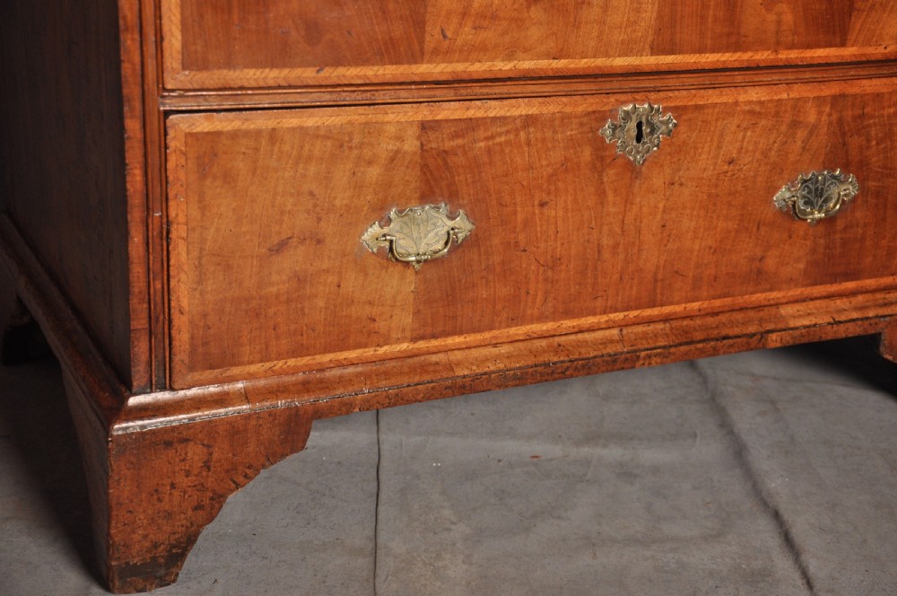 Early 18th Century Walnut Chest Of Drawers View IV
