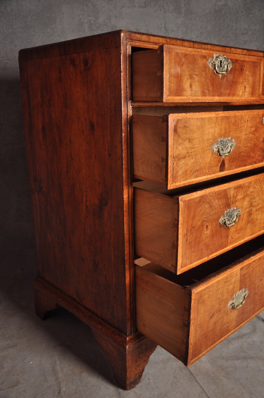 Early 18th Century Walnut Chest Of Drawers View VI