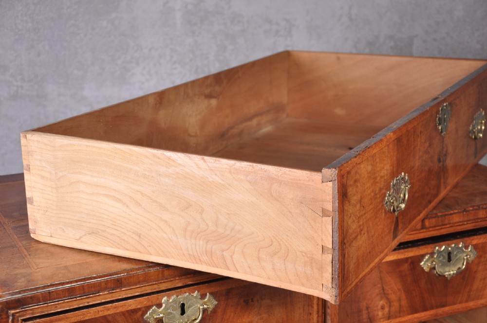 Early 18th Century Walnut Chest Of Drawers View VII