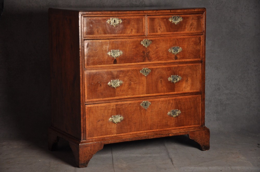 Early 18th Century Walnut Chest Of Drawers View X