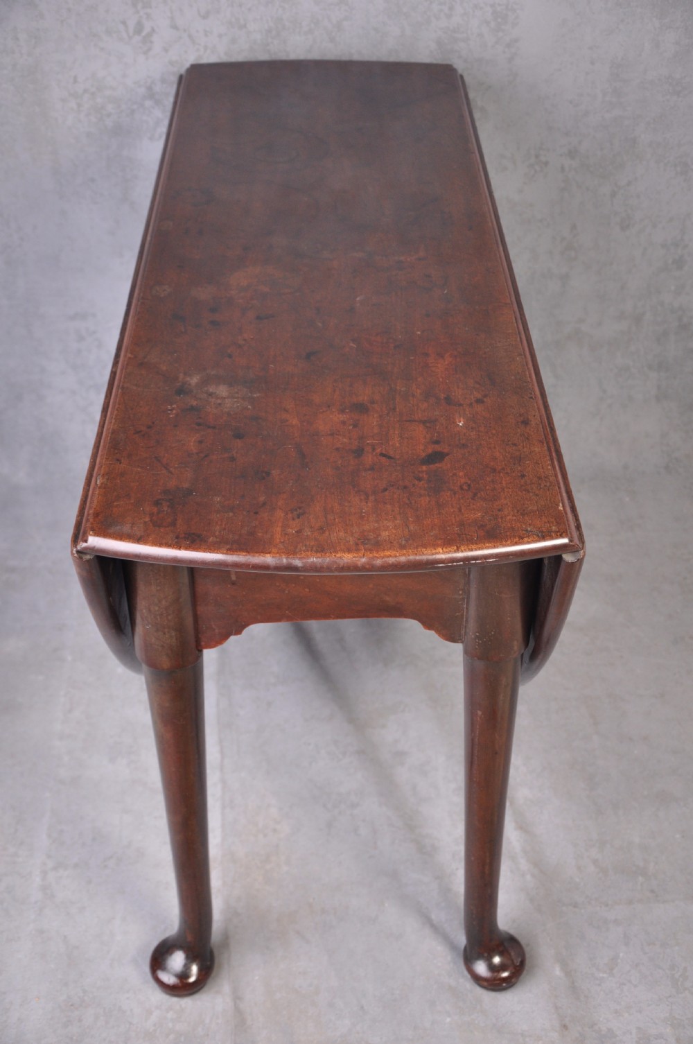 Early 18th Century Mahogany Drop Leaf Dining Table View X