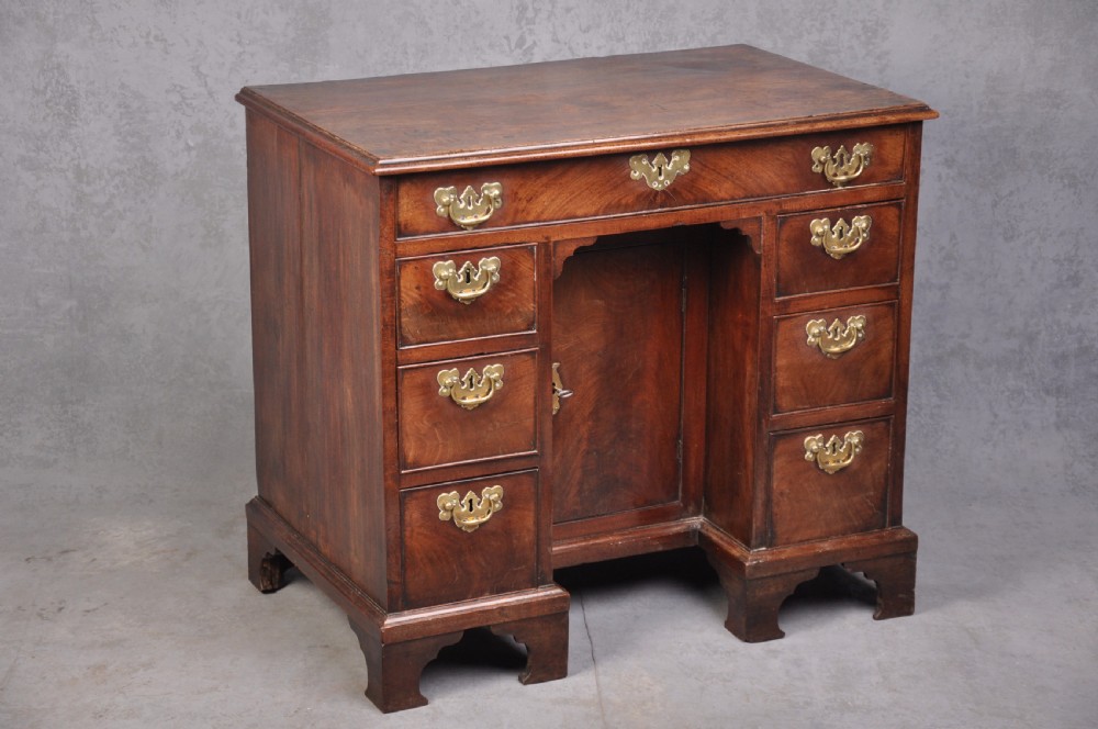 Fine 18th Century Mahogany Kneehole Desk