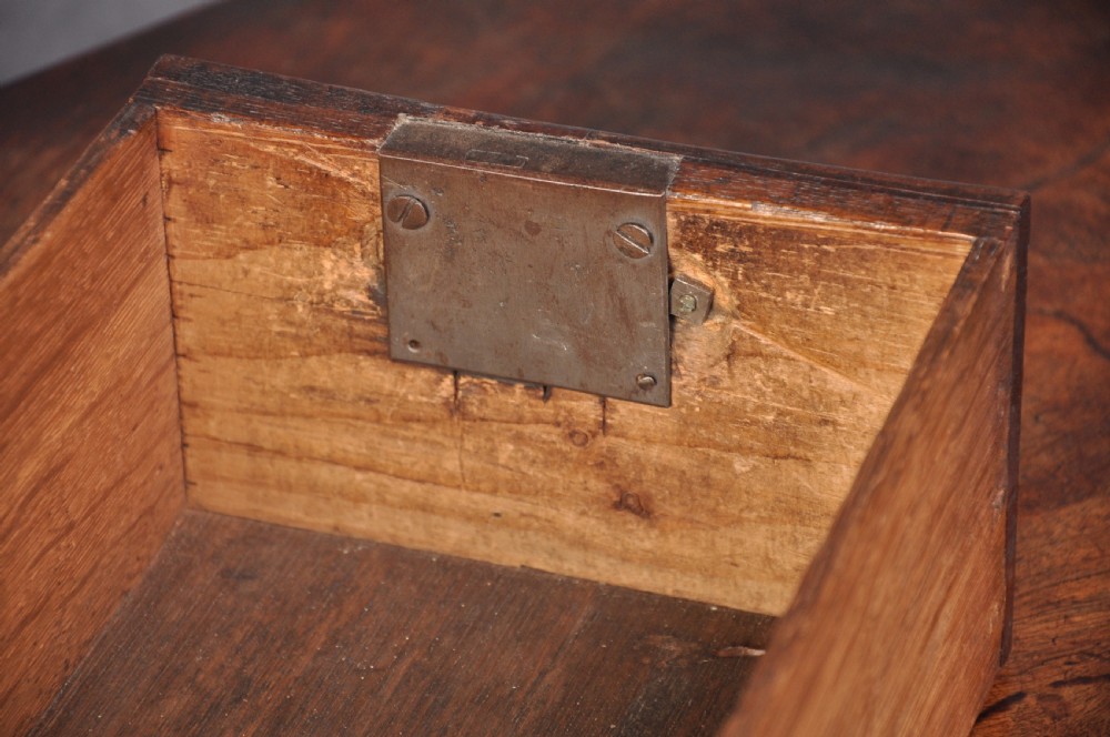 Fine 18th Century Mahogany Kneehole Desk View X