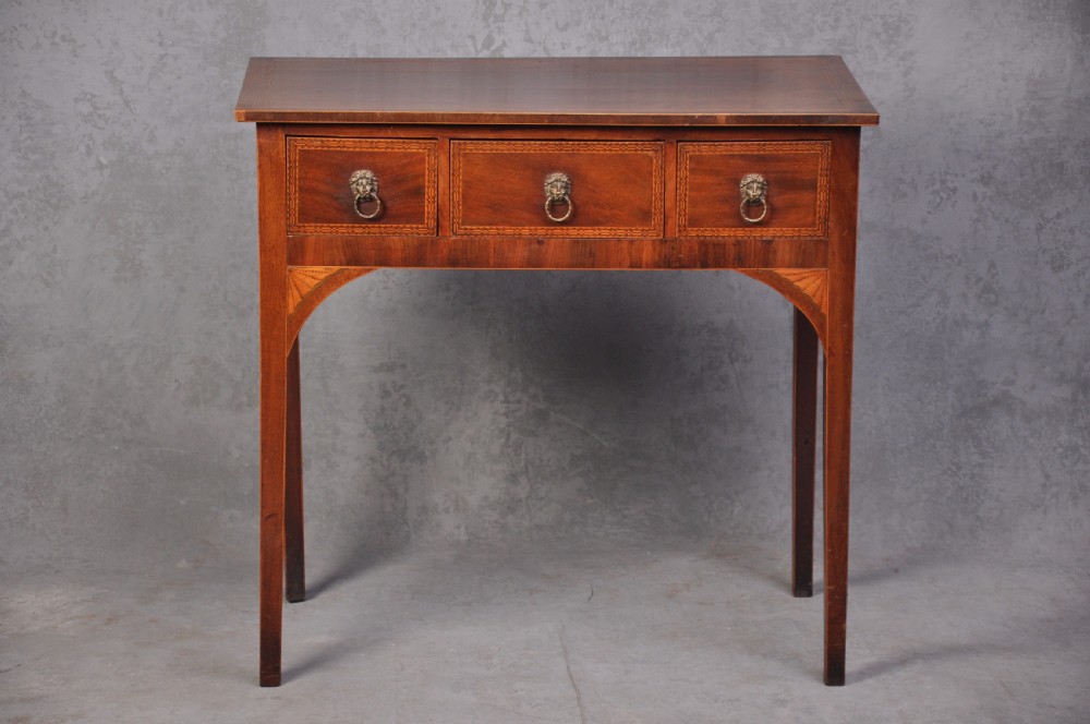 Fine late 18th Century Mahogany side table