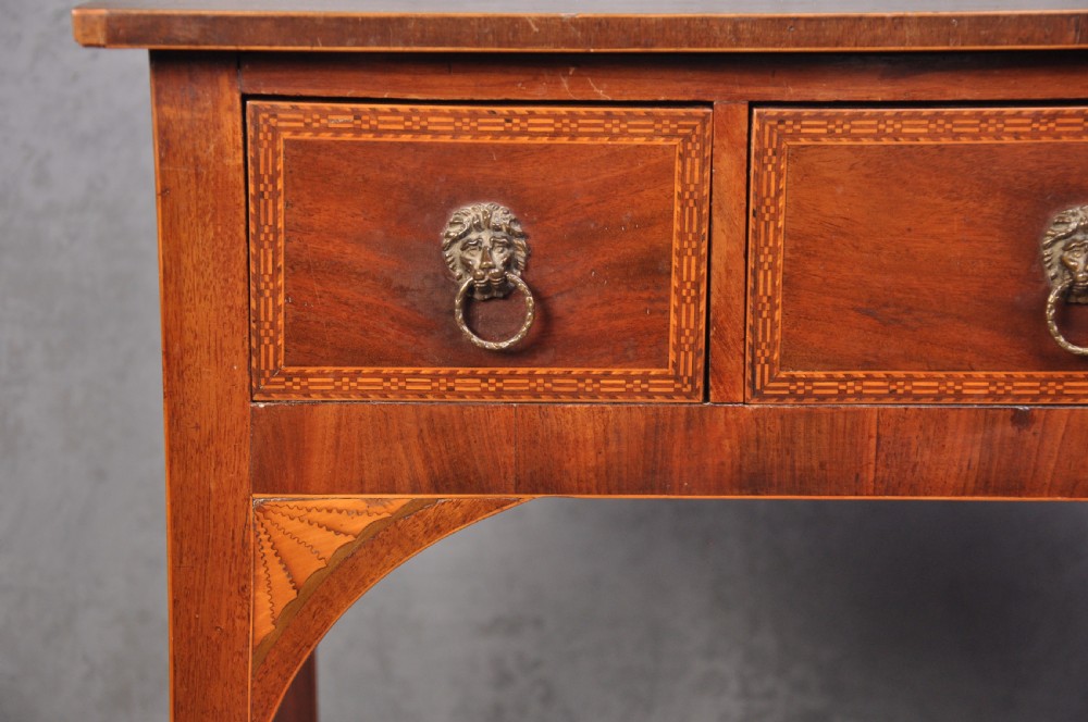 Fine late 18th Century Mahogany side table View II