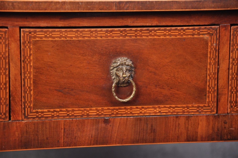 Fine late 18th Century Mahogany side table View III