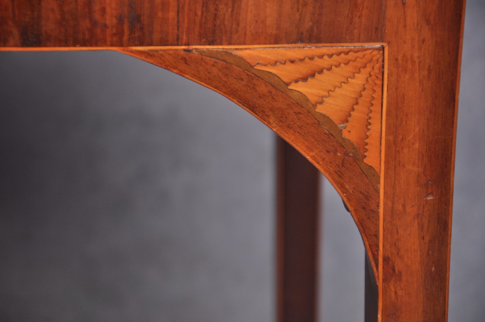 Fine late 18th Century Mahogany side table View VI