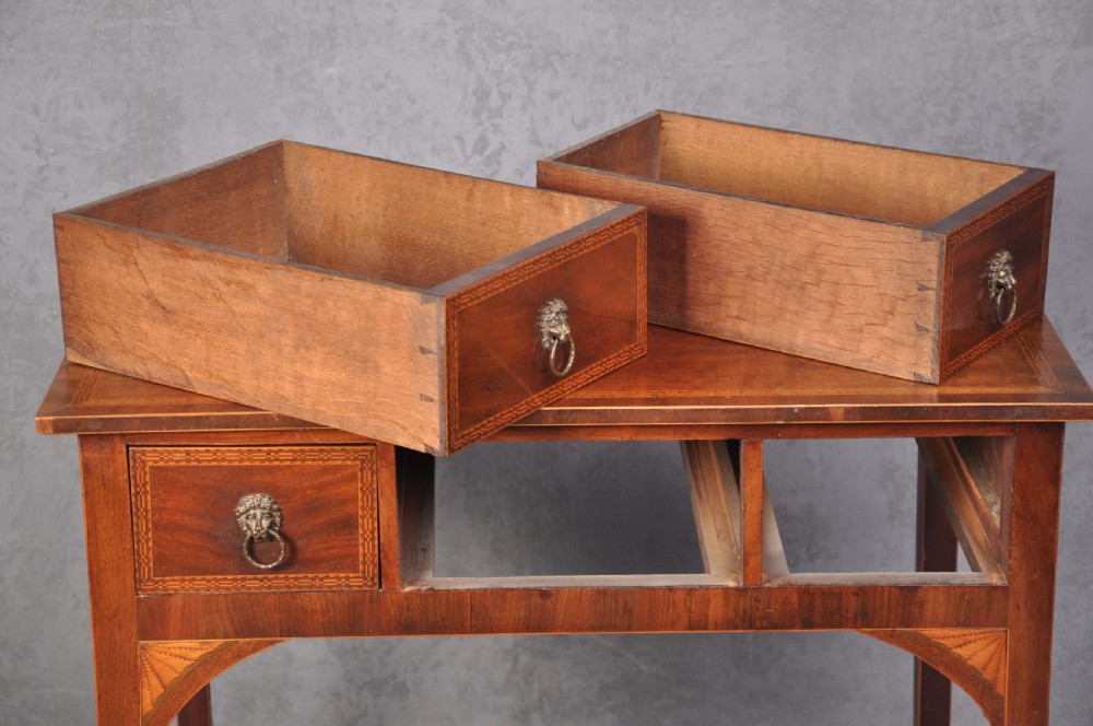 Fine late 18th Century Mahogany side table View VII