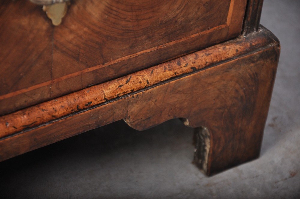Early 18th Century Walnut Chest Of Drawers View II
