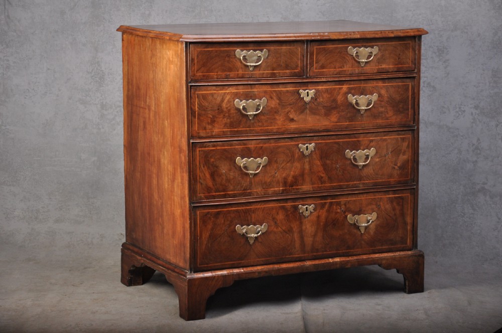Early 18th Century Walnut Chest Of Drawers View III