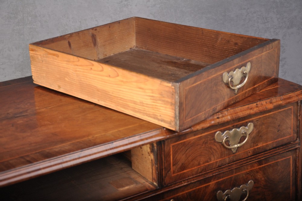 Early 18th Century Walnut Chest Of Drawers View V