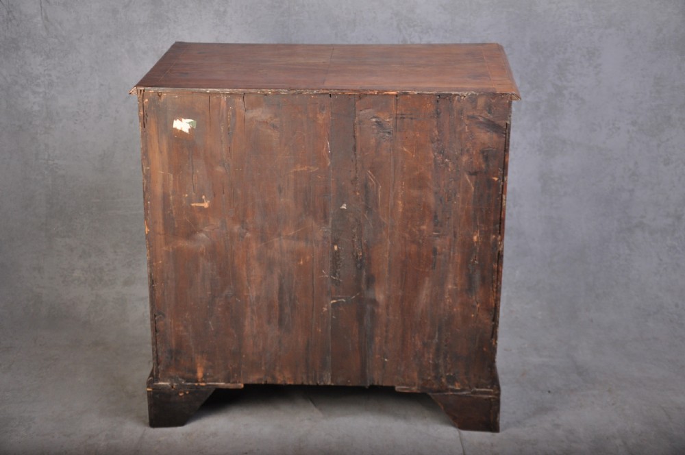 Early 18th Century Walnut Chest Of Drawers View VII
